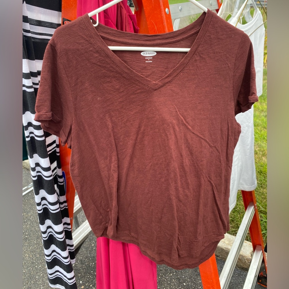 NEVER WORN, maroon/brown Womans v-neck t-shirt